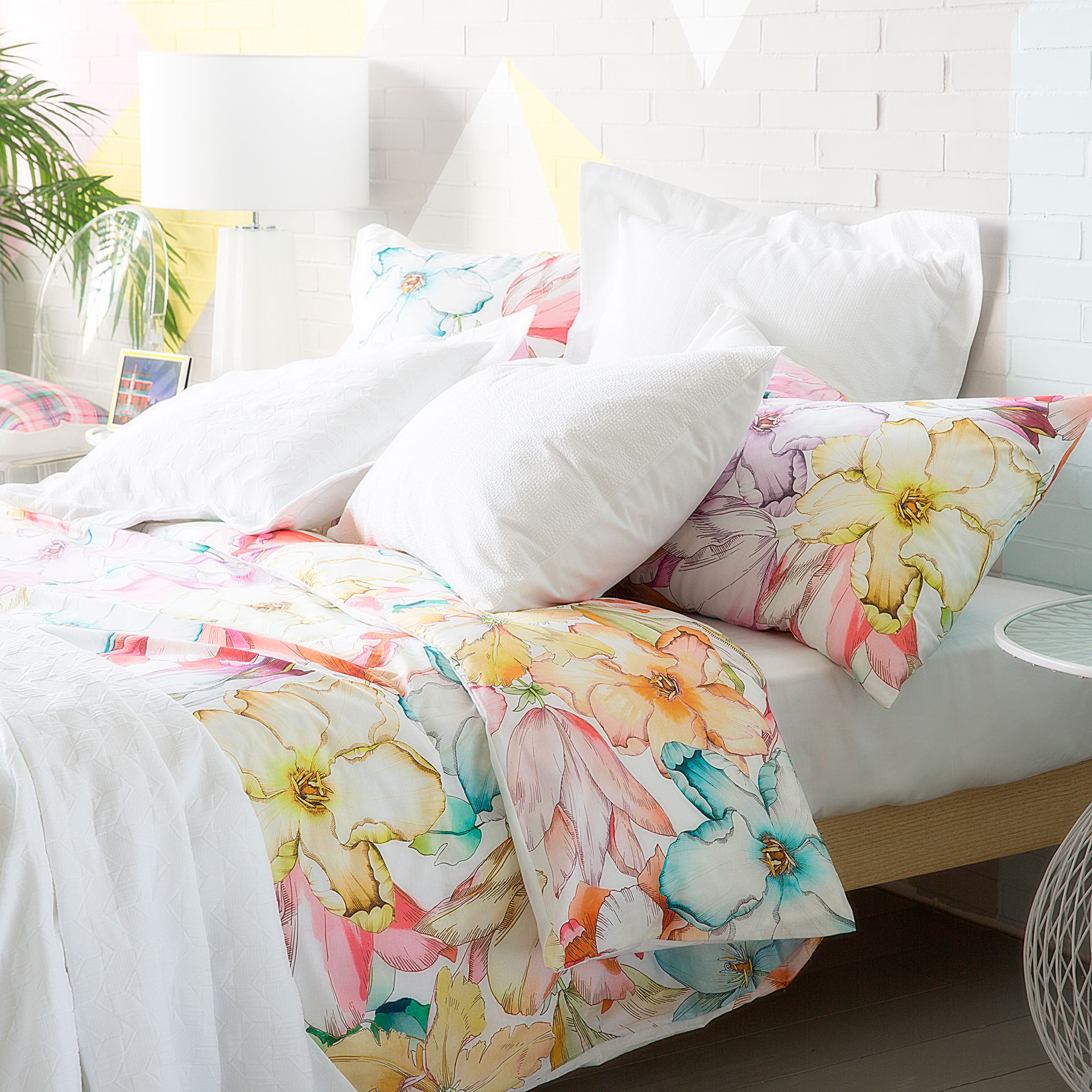 Bold Bedlinen - watercolour florals